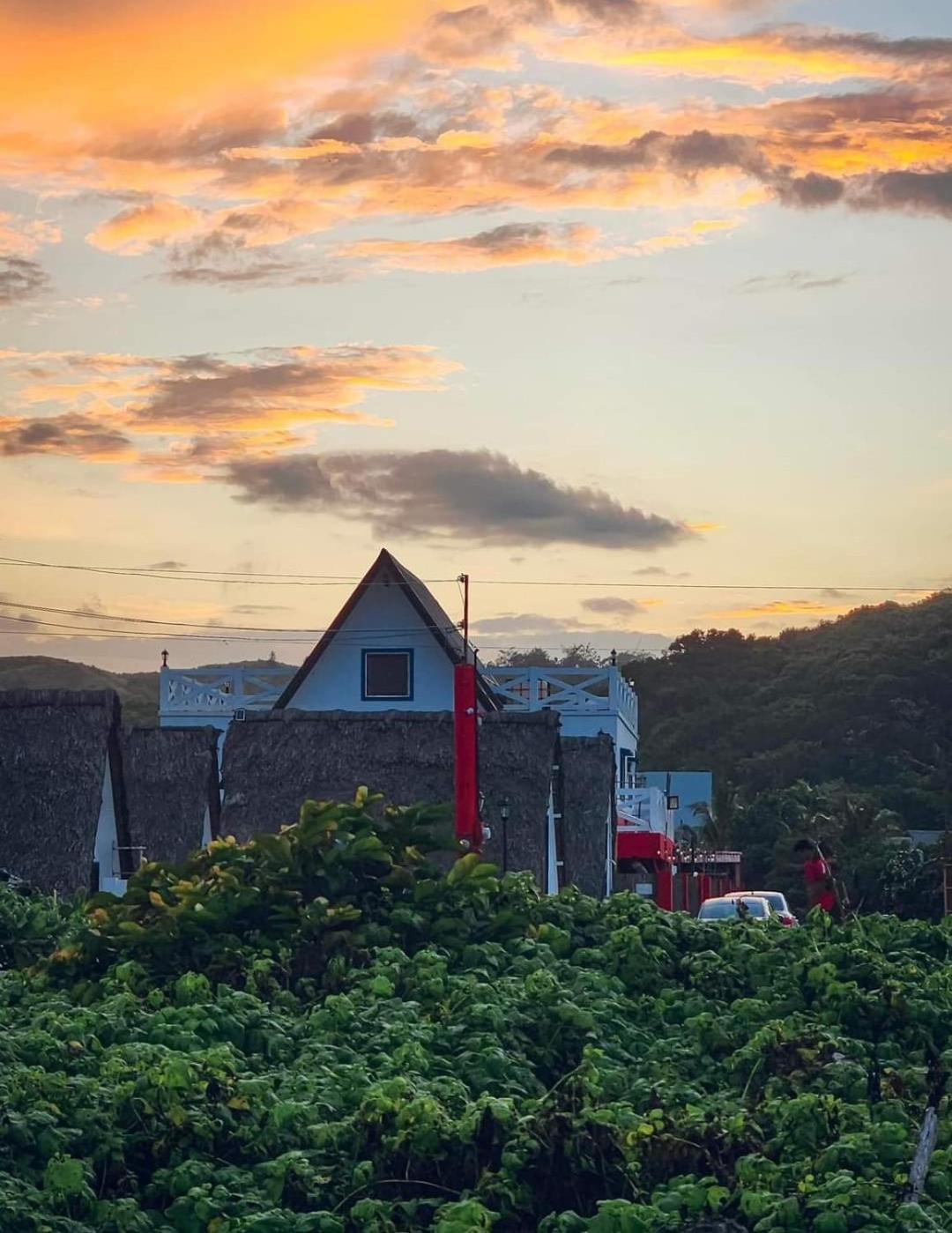Hotel Triangle Huts Pagudpud Exterior foto