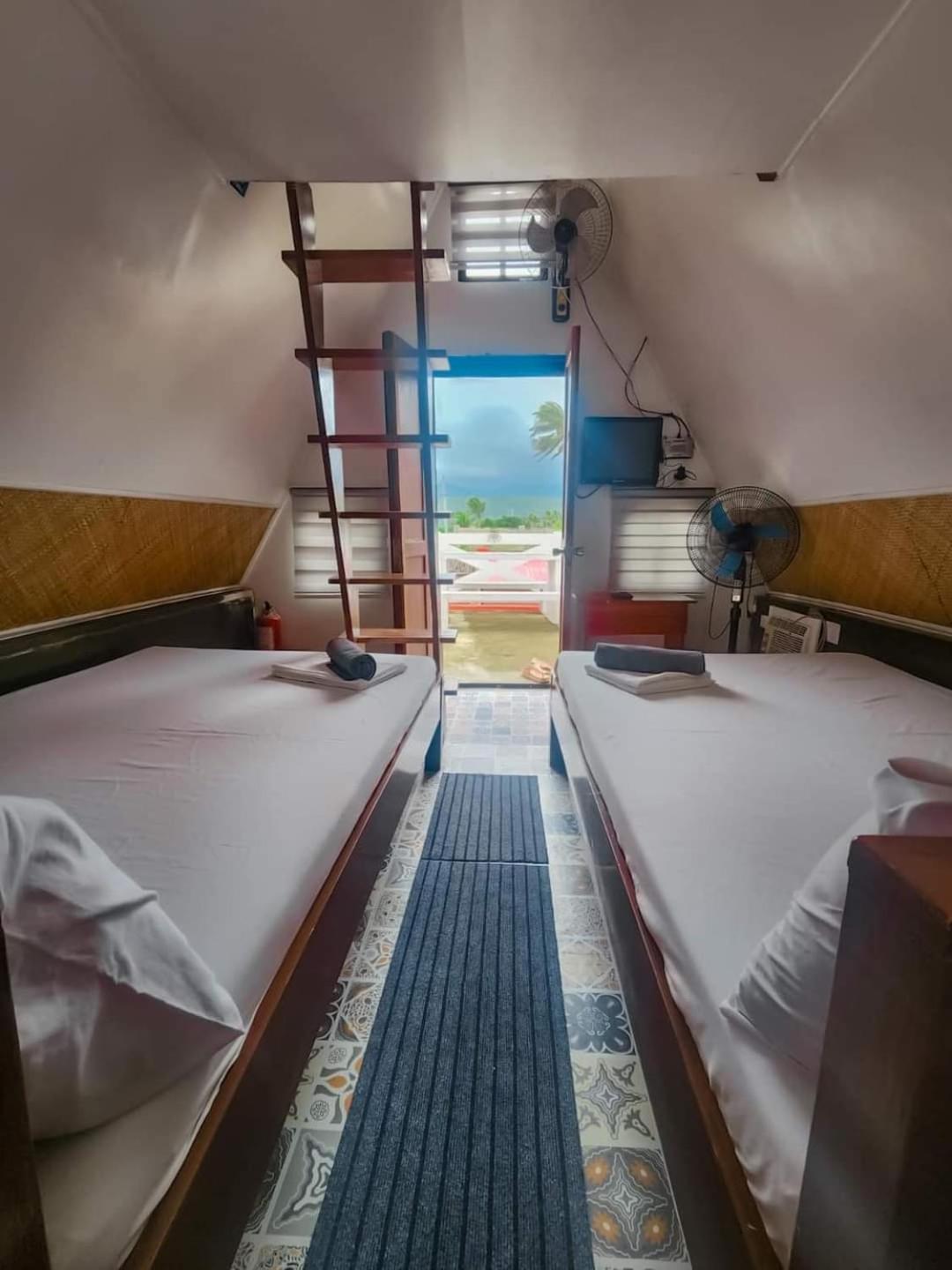 Hotel Triangle Huts Pagudpud Exterior foto