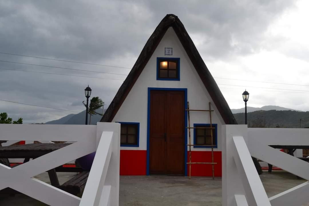 Hotel Triangle Huts Pagudpud Exterior foto