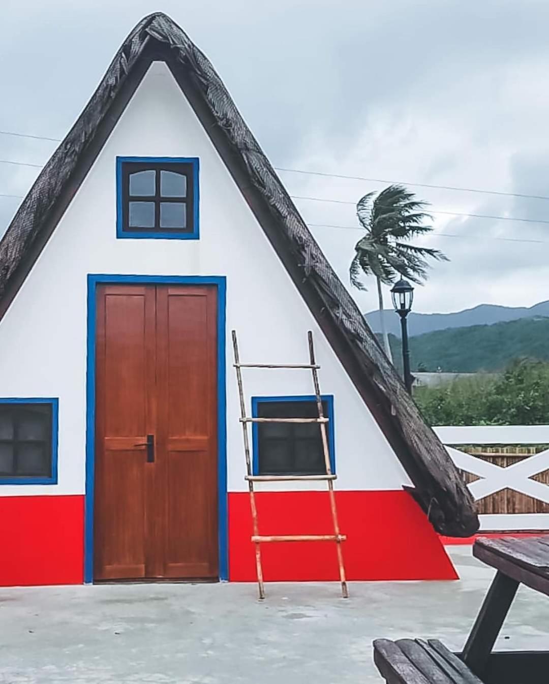 Hotel Triangle Huts Pagudpud Exterior foto