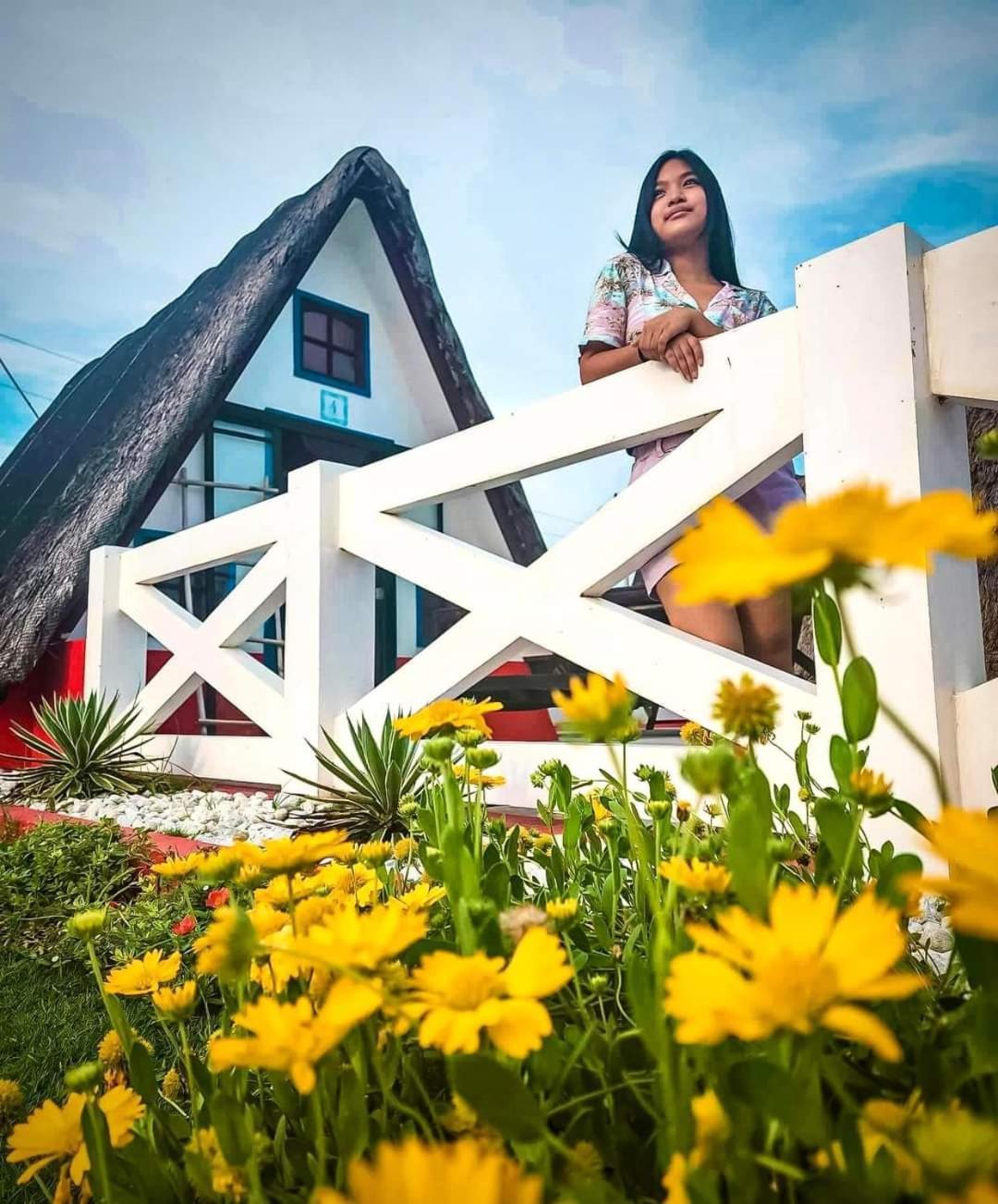 Hotel Triangle Huts Pagudpud Exterior foto